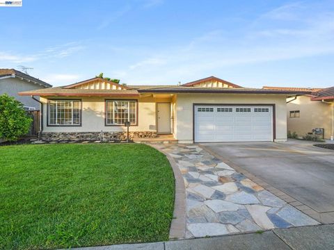 Photo of 38228 Hastings St St, Fremont, CA 94536 (MLS # 41132377)