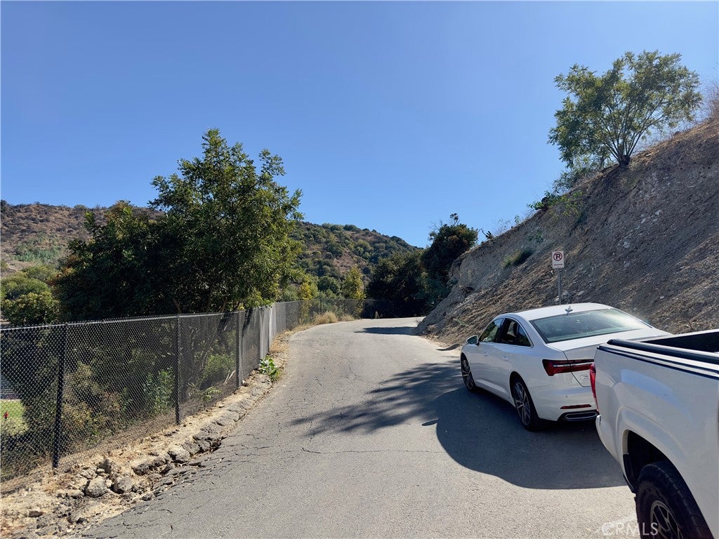 3747 Camino De La Cumbre