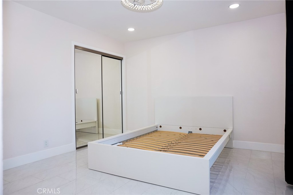 / - Residential Lease