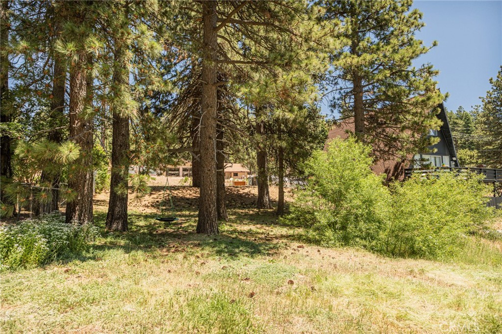 Gentle Sloping Lot in Running Springs. Local utilities are Southern California Edison, Socal Gas, and Running Springs Water District. Zoned Hilltop/Office Commercial and always a good idea to check with San Bernardino County Building and Safety for local zoning, land use, and other services. With easy access to hwy 330 and just minutes from the local Ski Resort and sky park at Santas Village- build your dream cabin or better yet, dream business!
