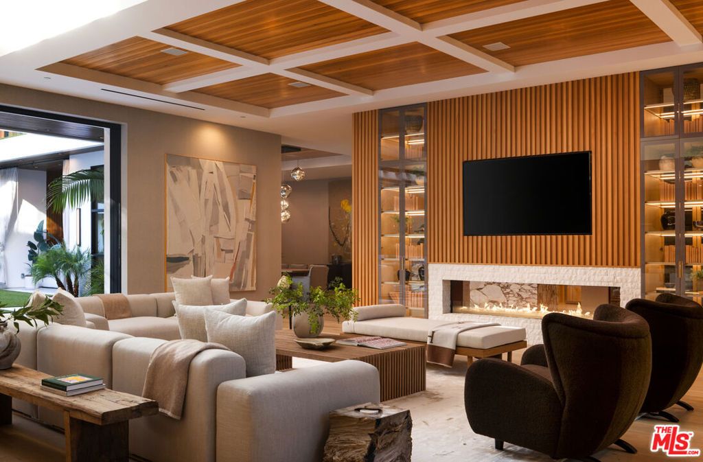 Photo of 13187 Chalon Road, Los Angeles, CA 90049 (MLS # 25602721)