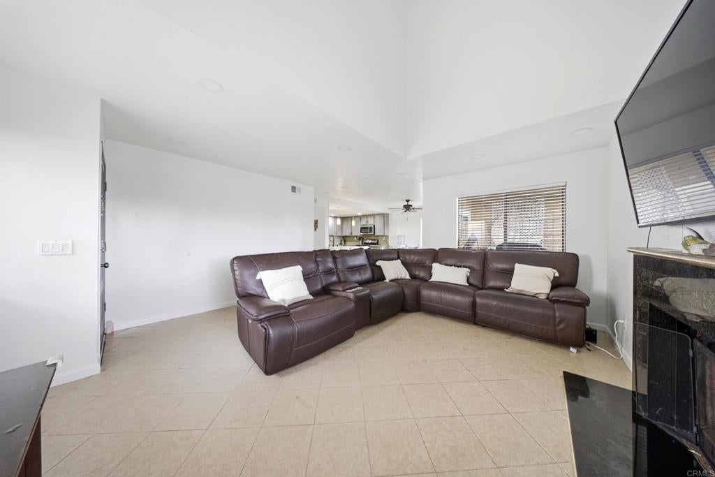 341 N Melrose Drive