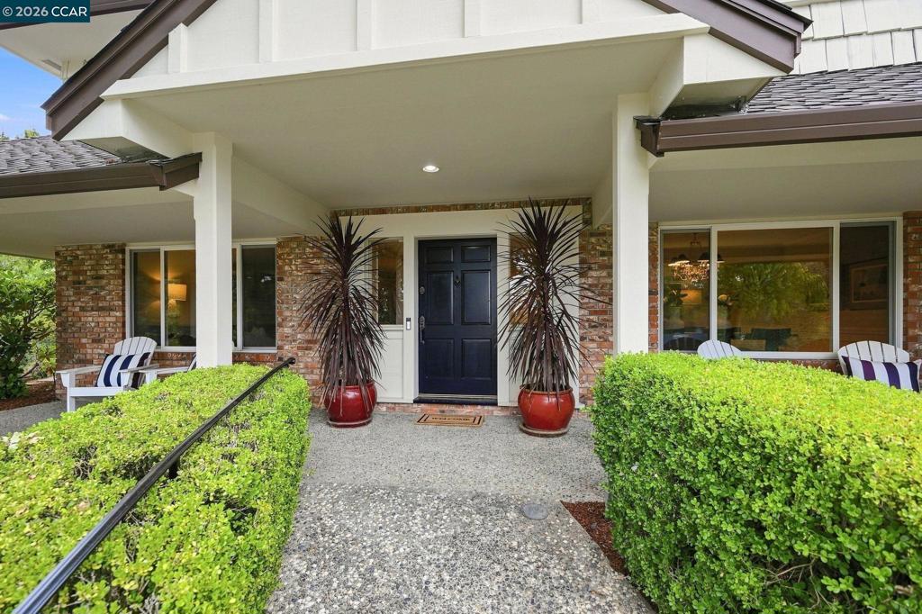 2516 Roundhill Dr