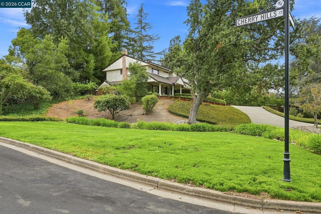 2516 Roundhill Dr