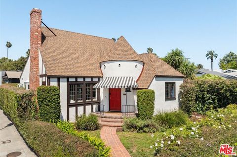 Photo of 7737 Norton Avenue, West Hollywood, CA 90046 (MLS # 26737647)