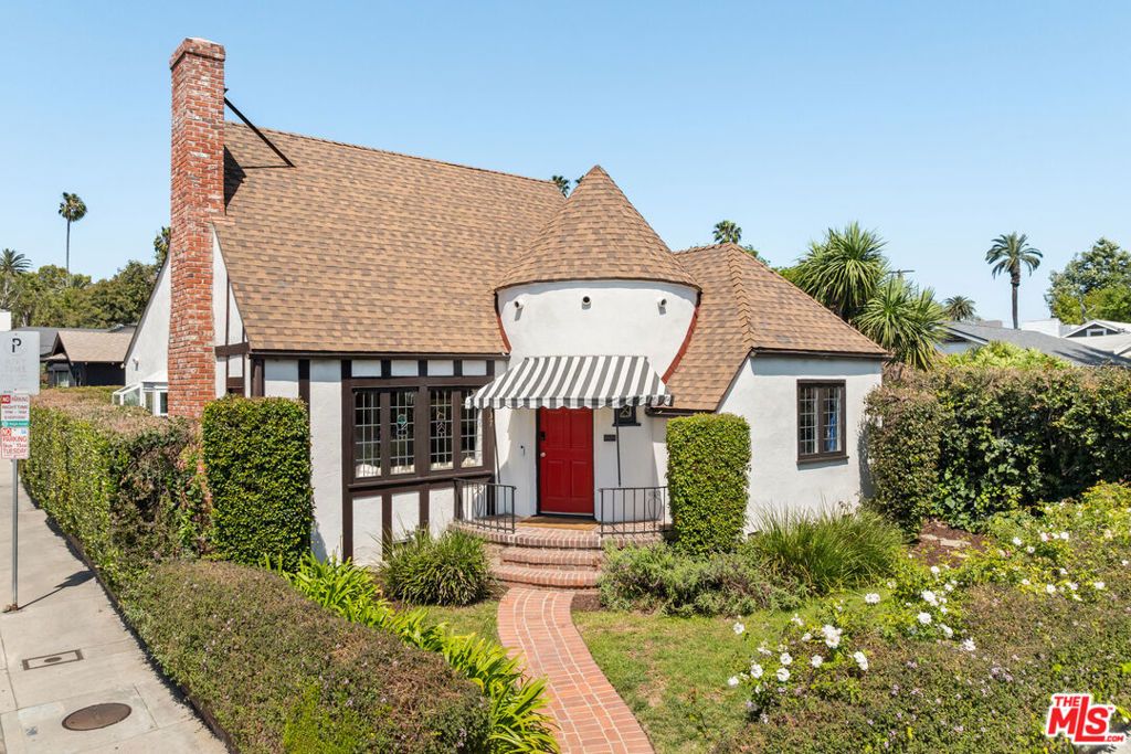 Photo of 7737 Norton Avenue, West Hollywood, CA 90046 (MLS # 26737647)