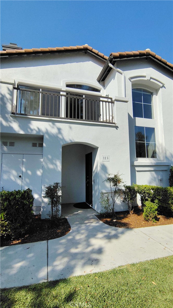2-private bedroom, 2 bathrooms - one three-quoters master walk-in shower and one guest full bathroom 975-sqft-living-space end-unit condo. Spacious 1-car attached garage. 1 assigned parking space. At least one guest parking overnight hang tag. No one is in the front, above, and below. Custom closets with shelves and drawers. Full house re-pipe in 2023. New water heater with all alterations in 2024. City park overlook is in the front. The assigned parking spot is next to the mail boxes. There is a laundry hookups and storage space in the garage. Step up to the open living space filled with natural light through large windows. Tennis courts, volleyball, basketball, playground, and BBQs with tables for hosting guests are in the front. It's also close to walking trails, the lake and golf course, dining, and shopping in Rancho Santa Margarita.