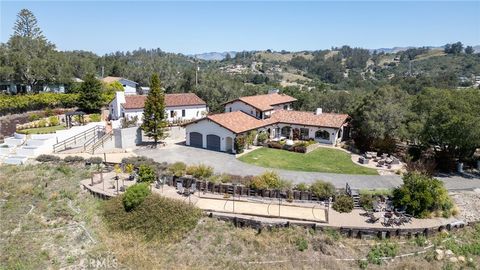 Photo of 960 Buck Ridge Lane, Arroyo Grande, CA 93420 (MLS # PI26098813)