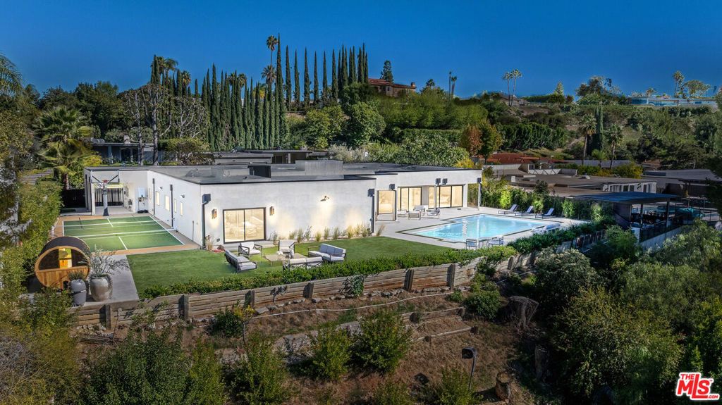 Photo of 17969 Medley Drive, Encino, CA 91316 (MLS # 25631711)