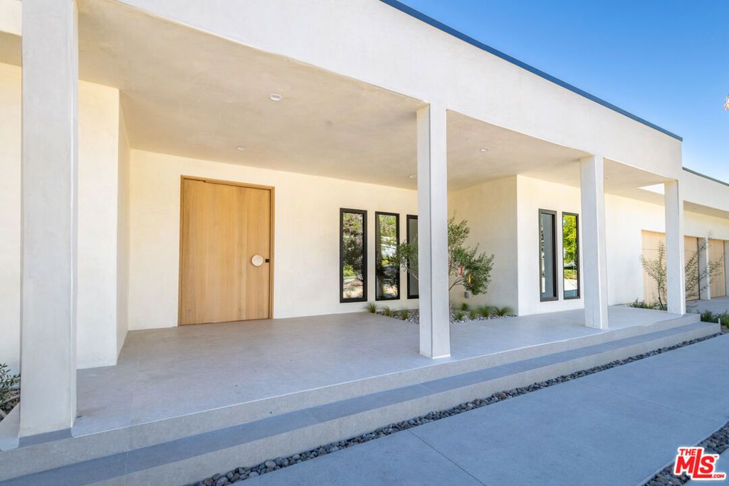 Photo of 17969 Medley Drive, Encino, CA 91316 (MLS # 25631711)