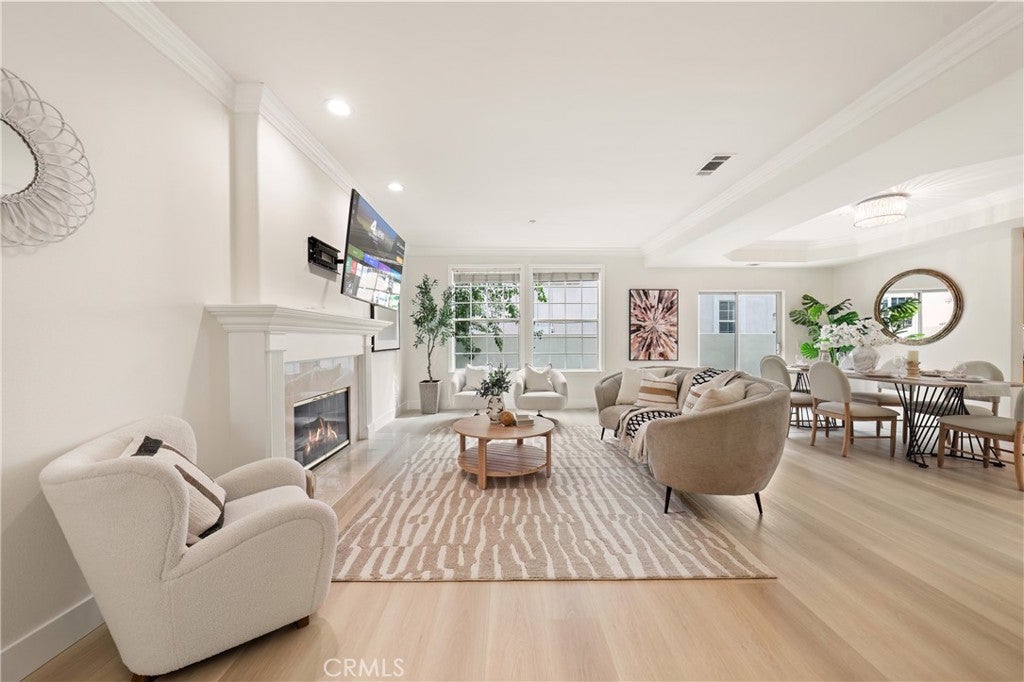 Properties 2 417 California Street F