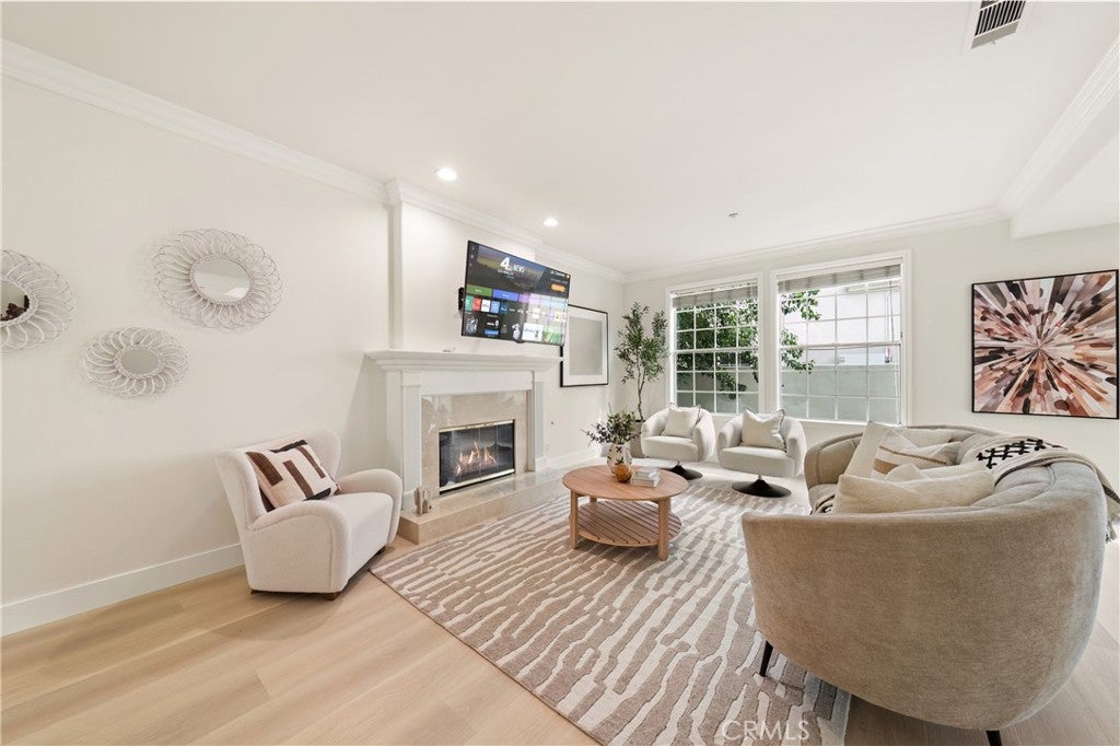 Properties 3 417 California Street F