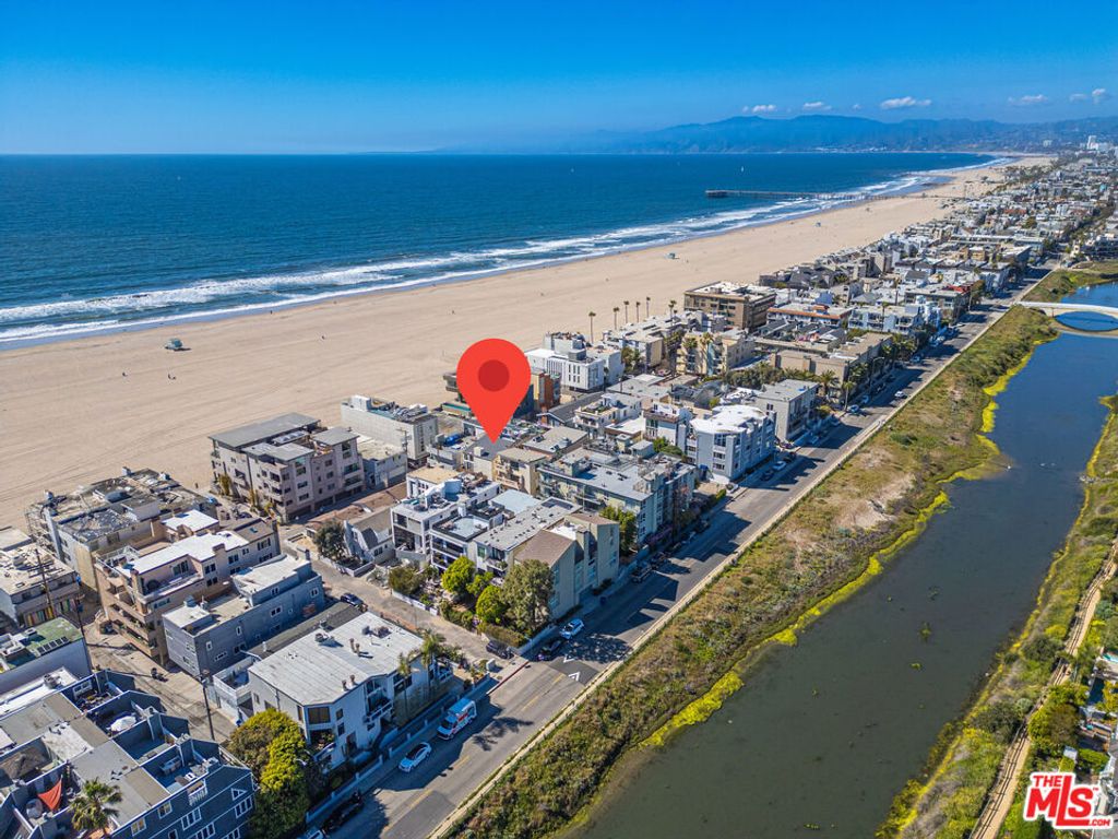 Photo of 18 Privateer Street #3, Marina Del Rey, CA 90292 (MLS # 26660005)