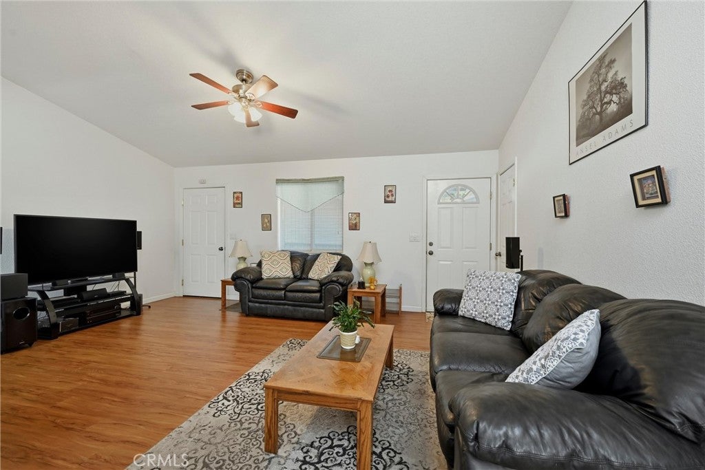 18685 Oak Grove