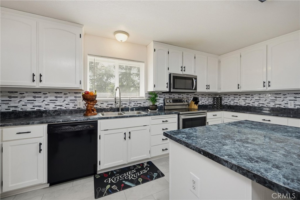 18685 Oak Grove