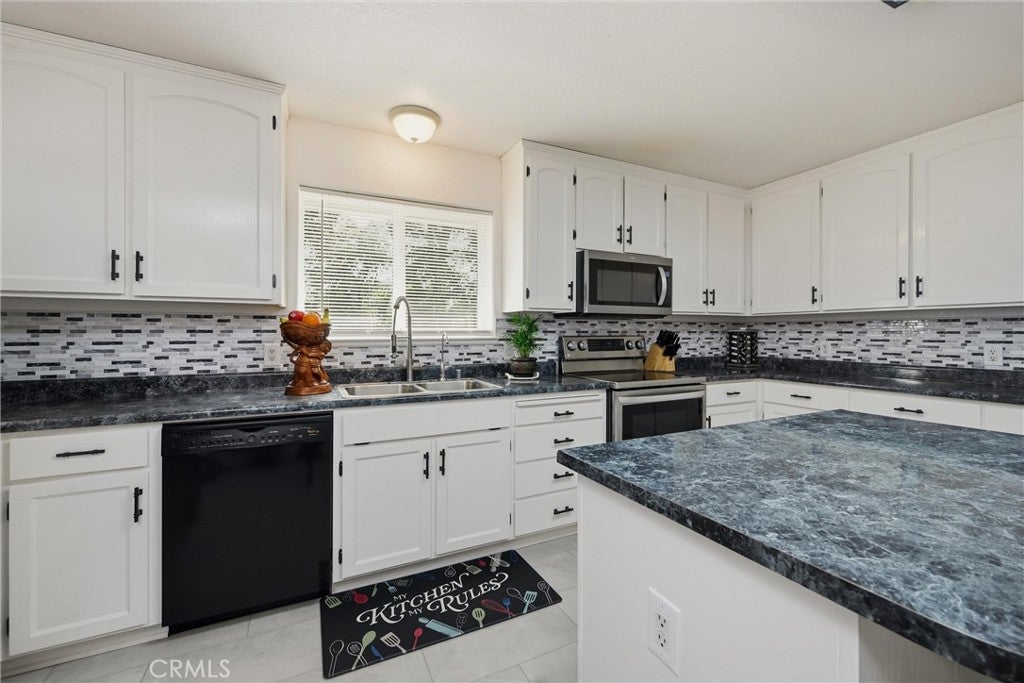 18685 Oak Grove