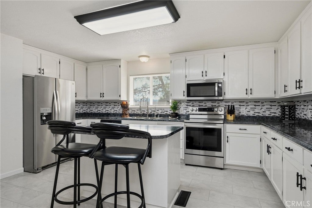 Photo 1 of 52 — 18685 Oak Grove, Hidden Valley Lake, CA 95467