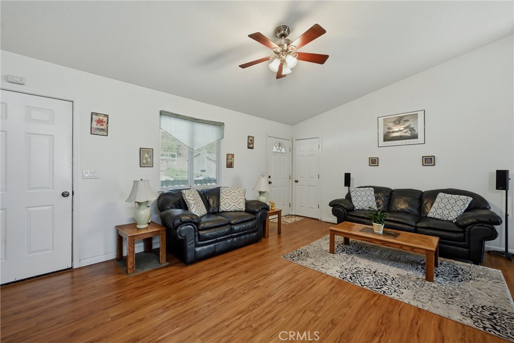 18685 Oak Grove