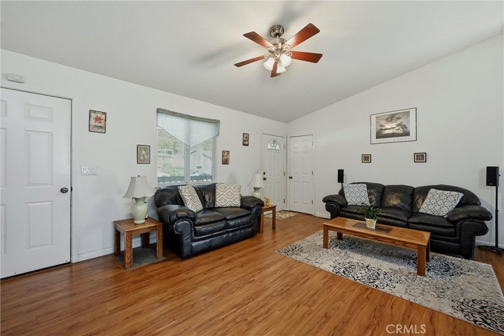 18685 Oak Grove