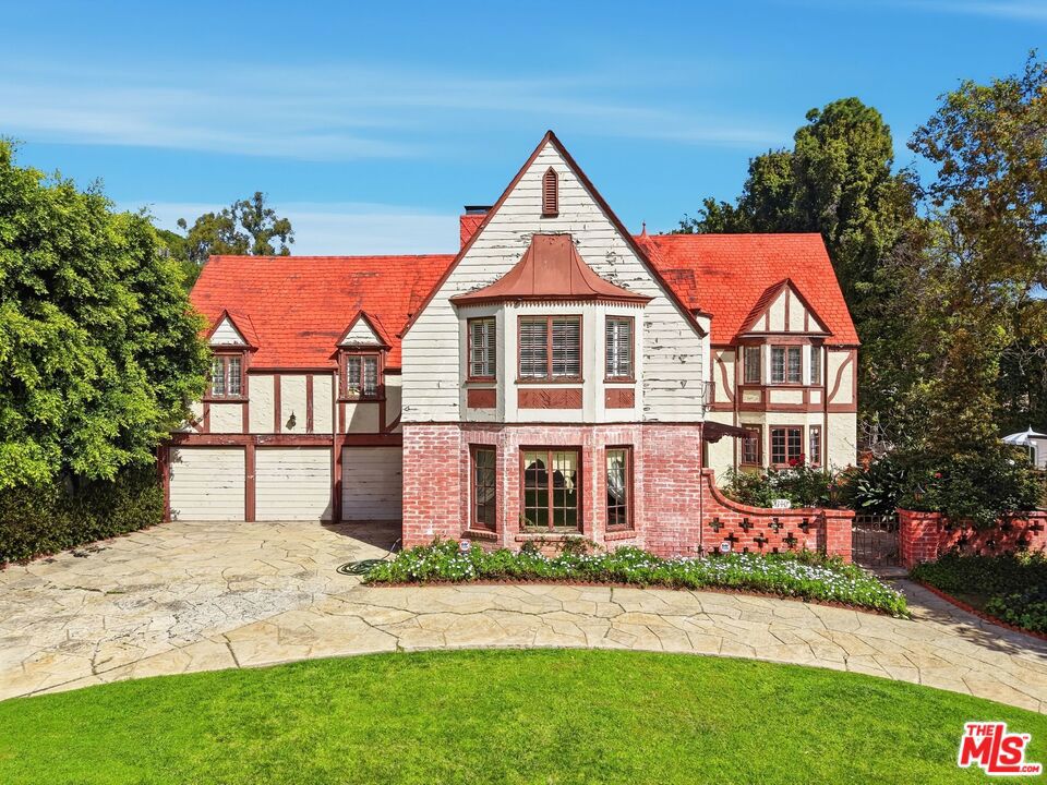 1140 Benedict Canyon Drive