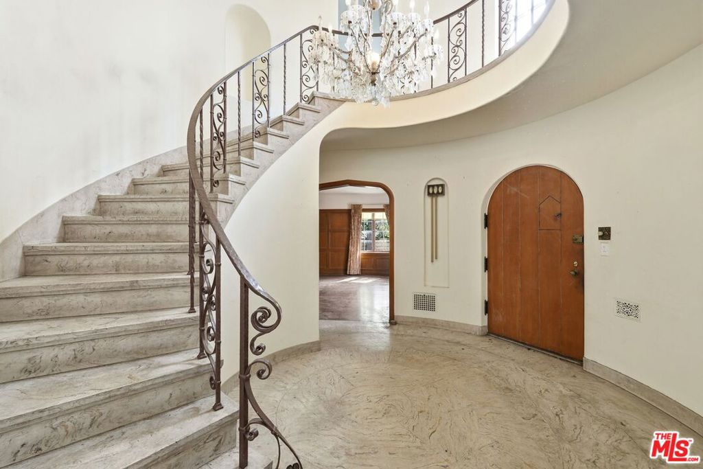 1140 Benedict Canyon Drive