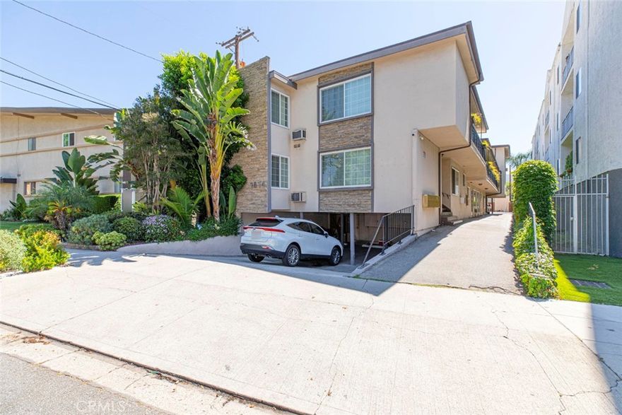 Welcome to Burbank city where an exceptional investment opportunity weights, property is located at the entertainment capital of the world,
desirable area in the city of Burbank.
With its proximity to major studios, entertainment hubs Burbank town center, IKEA, Empire center, Cost,
dining, and shopping.
Well, maintain property consist of 14 units (10@1+1 2@ 2+2 2@ studio +1). with swimming pool and common laundry area.
12 parking space +3 tandem Parking. It's an investor's dream come true.