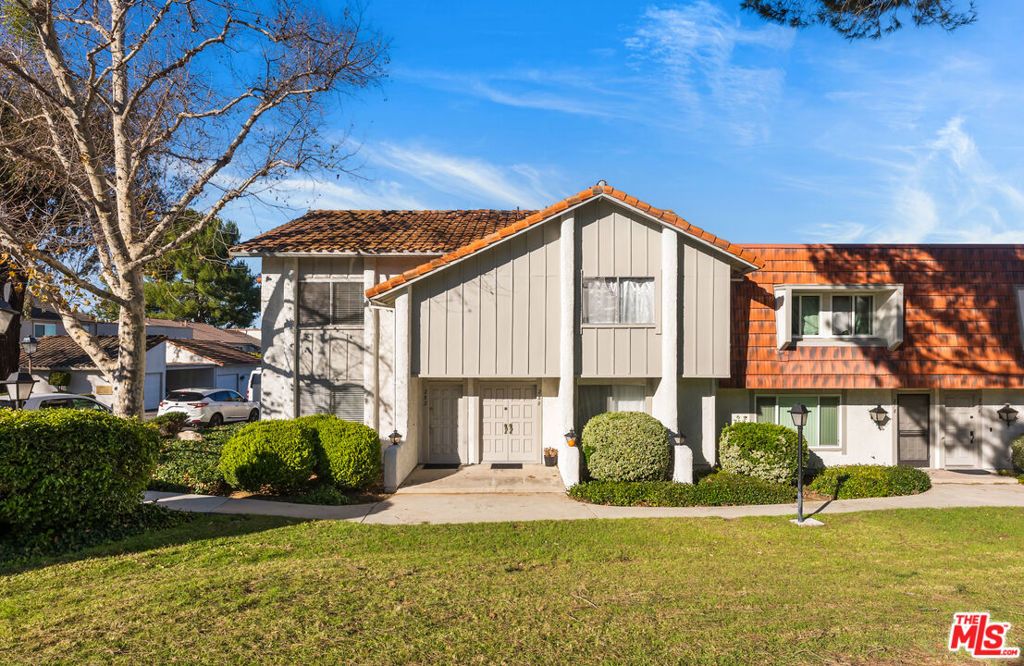 Photo of 282 Green Moor Place, Thousand Oaks, CA 91361 (MLS # 26634165)