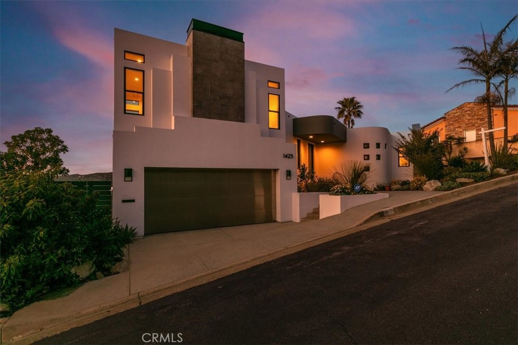 1425 Skyline Drive