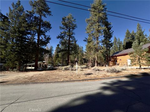 Photo of 1 Canyon Road, Fawnskin, CA 92333 (MLS # WS26019225)