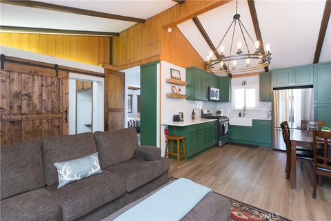 Photo of 862 Berne Dr, Crestline, CA 92325 (MLS # CV26055054)