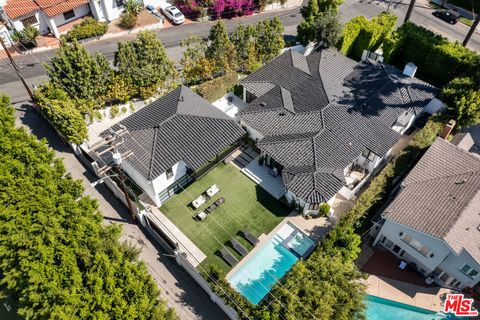 Photo of 813 N Doheny Drive, Beverly Hills, CA 90210 (MLS # 26666199)