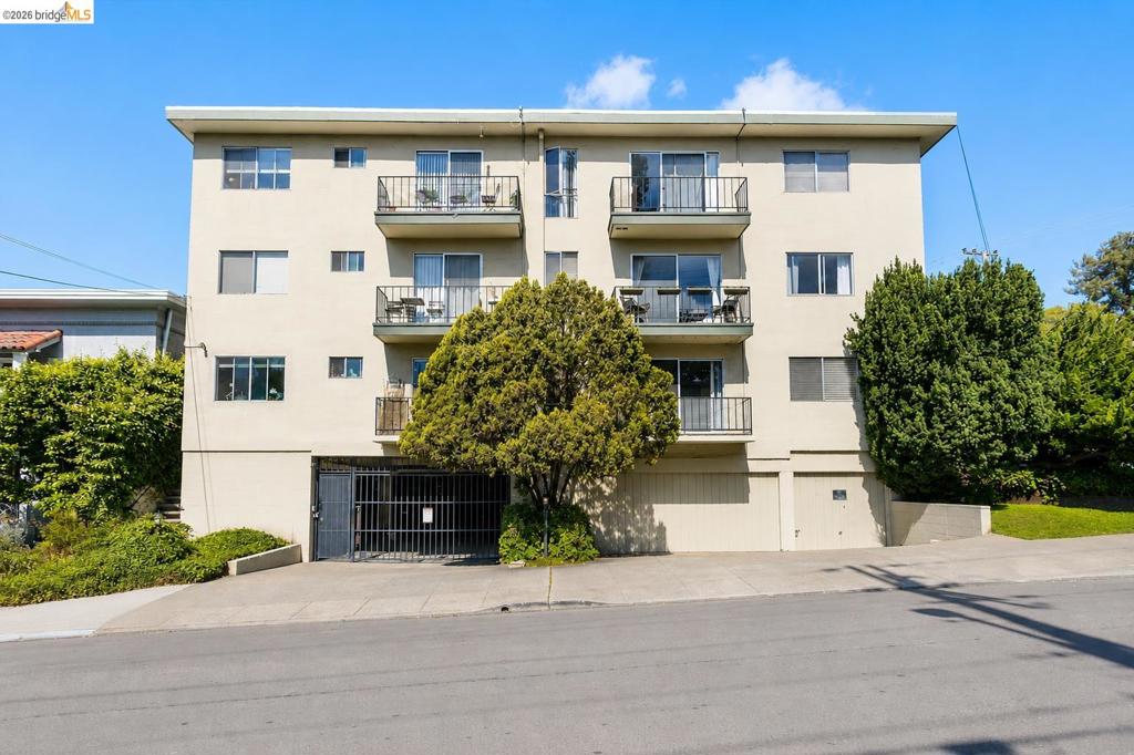 469 Van Buren Ave