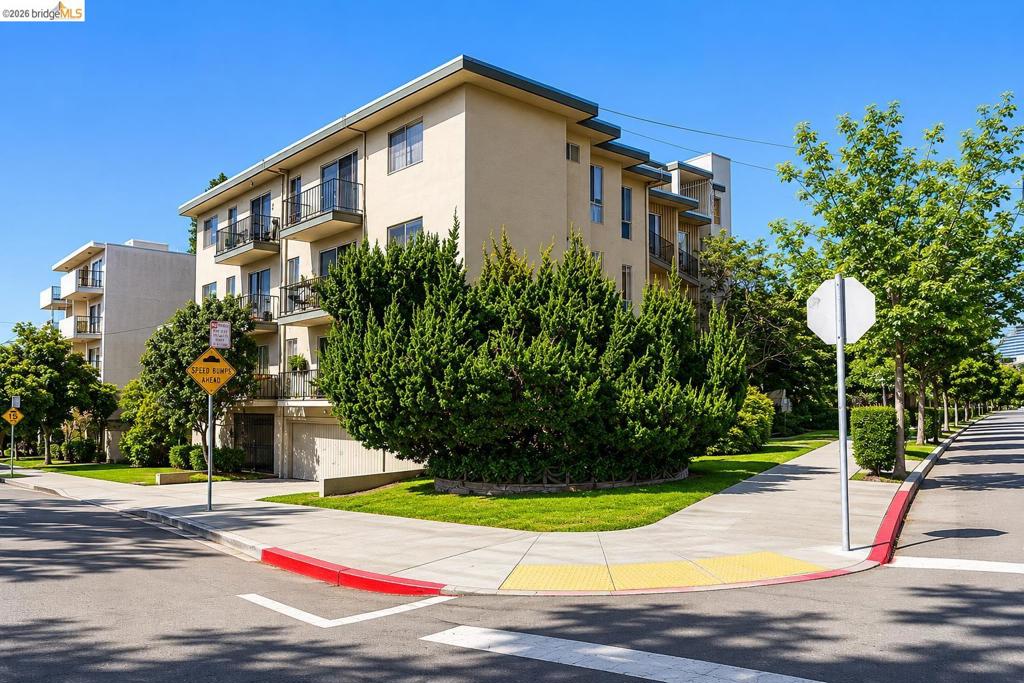469 Van Buren Ave