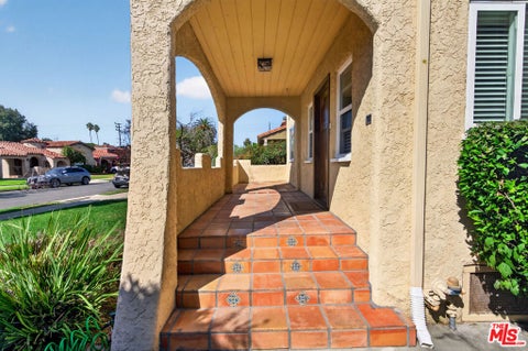 Photo of 1720 S Genesee Avenue, Los Angeles, CA 90019 (MLS # 26989275)