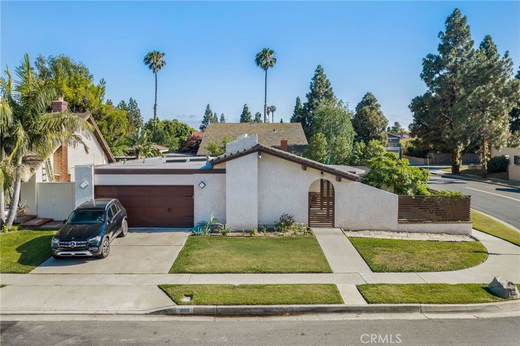 1099 Salinas AVE