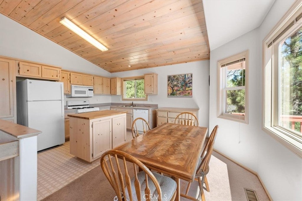 530 Villa Grove