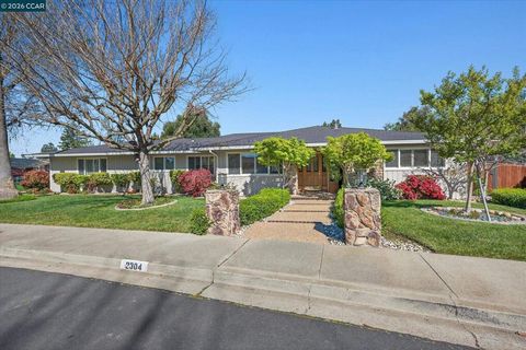 Photo of 2304 Belford Dr Dr, Walnut Creek, CA 94598 (MLS # 41127784)