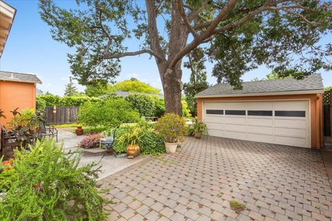 Photo of 15590 Linda Avenue, Los Gatos, CA 95032 (MLS # ML82038818)
