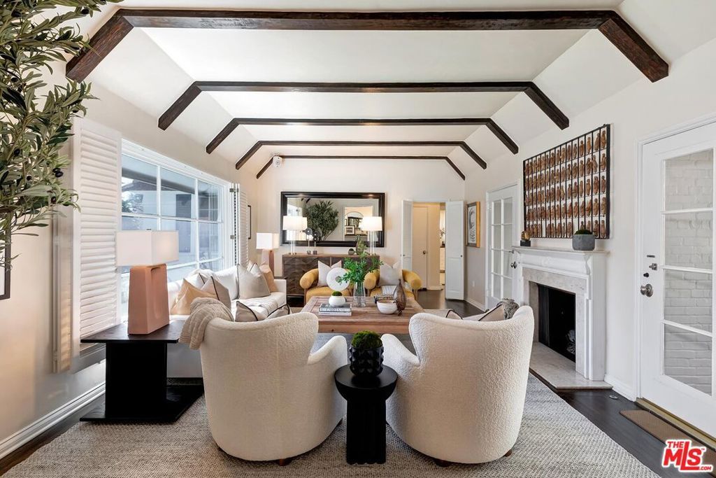 Photo of 10543 Wellworth Avenue, Los Angeles, CA 90024 (MLS # 26652469)