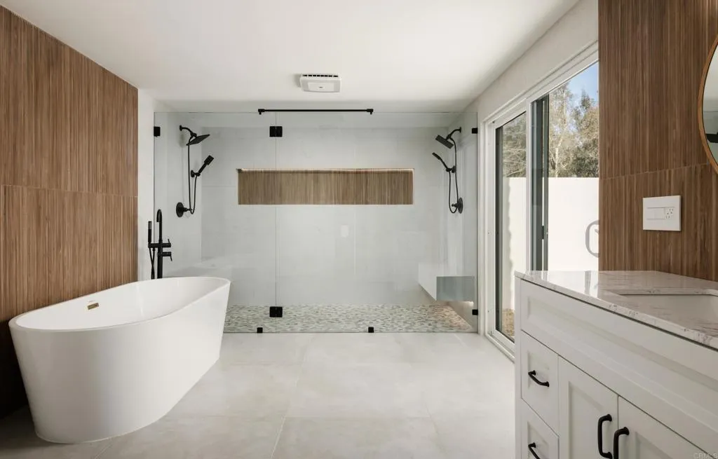 Del Mar, California 92014, United States, 3 Bedrooms Bedrooms, ,4 BathroomsBathrooms,Residential,Active,241226