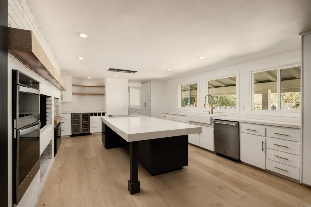 Del Mar, California 92014, United States, 3 Bedrooms Bedrooms, ,4 BathroomsBathrooms,Residential,Active,241226