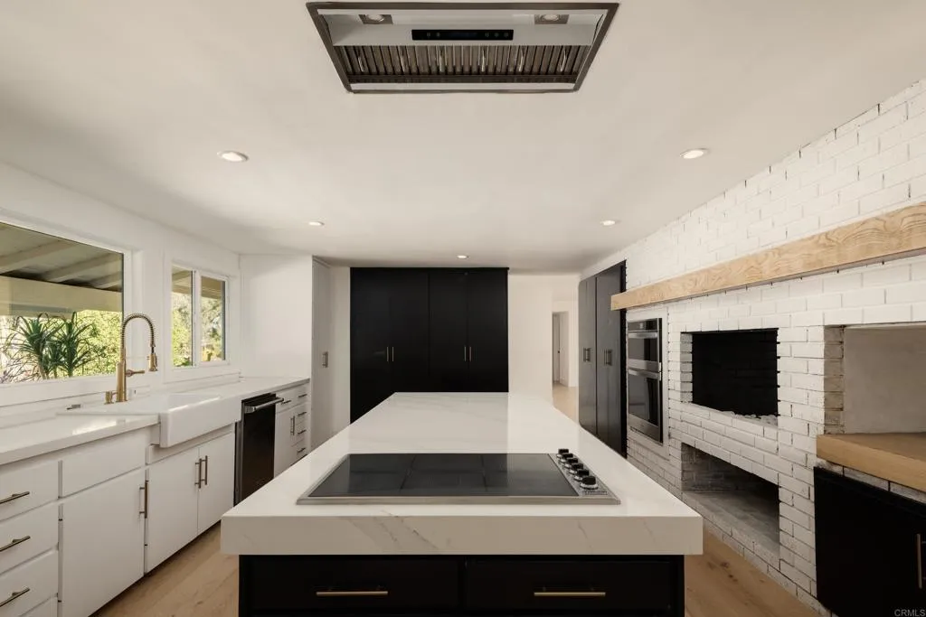 Del Mar, California 92014, United States, 3 Bedrooms Bedrooms, ,4 BathroomsBathrooms,Residential,Active,241226