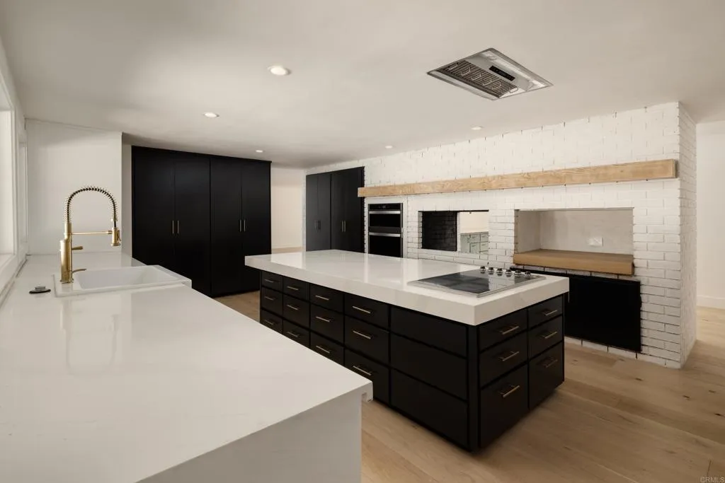 Del Mar, California 92014, United States, 3 Bedrooms Bedrooms, ,4 BathroomsBathrooms,Residential,Active,241226