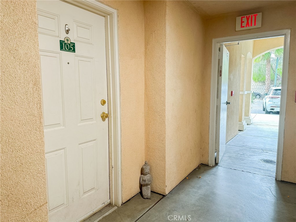 150 N River Circle 105