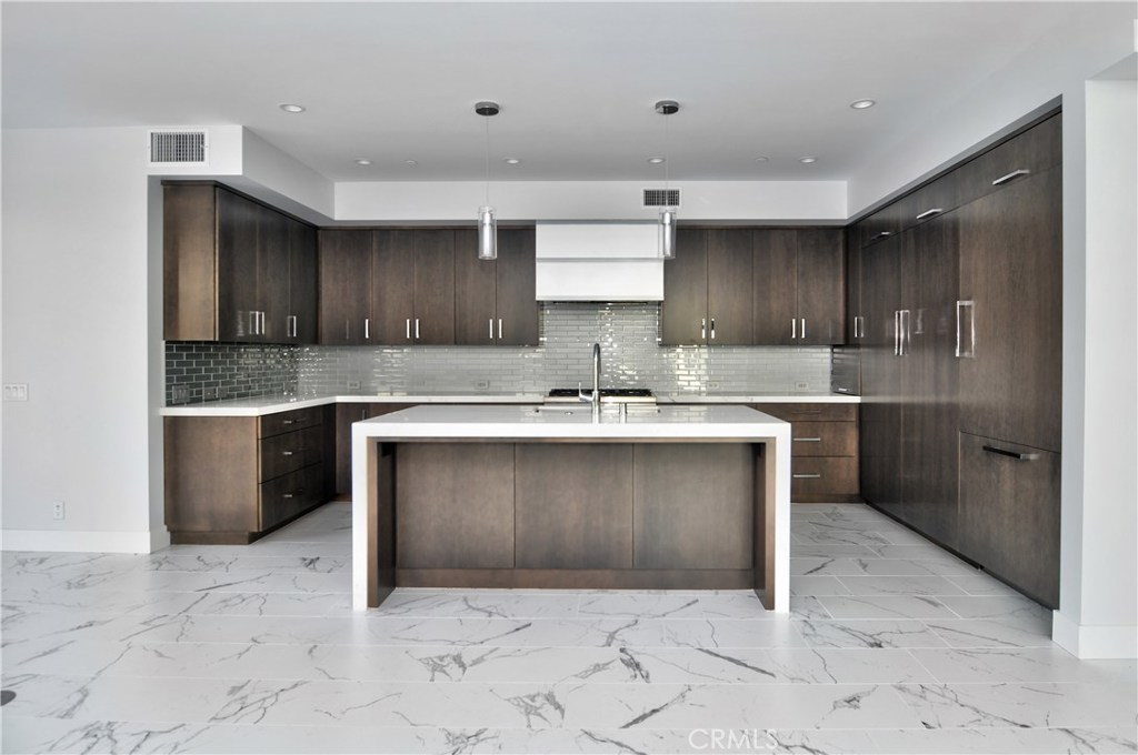 621 Narcissus Avenue