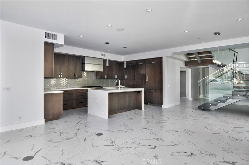 621 Narcissus Avenue