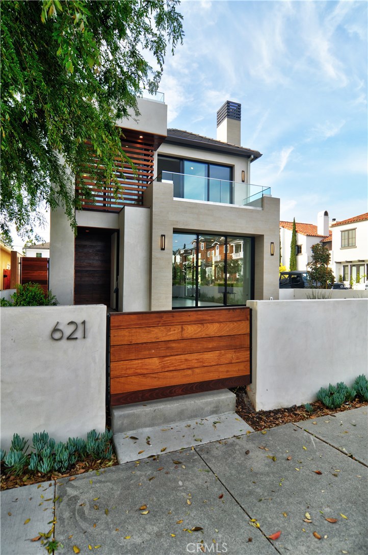 621 Narcissus Avenue