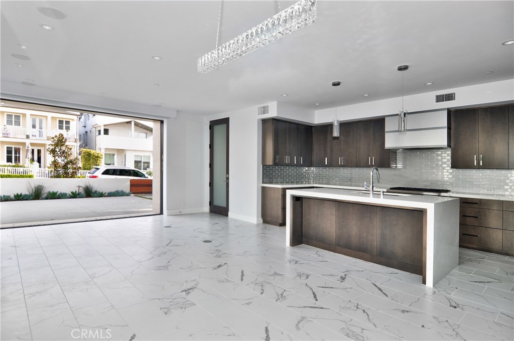 621 Narcissus Avenue