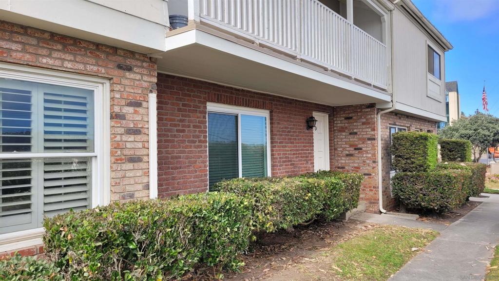 3 Bed, 2.5 Bath Solana Beach Ocean View Townhome overlooking the Del Mar Horse Racing. Watch Horses Running from your own private balcony. Unit is Light & Bright, recently updated/upgraded amenities including Prem Windows, New Carpet, Lighting, Fixtures & Appliances. Full Sized Washer/Dryer Inside Unit. Comes with private fenced back yard & Spacious Garage, ample storage. Two assigned Parking places including the one in garage, as well as limited street parking. Water & trash included. Dogs/Cats may be allowed, with restriction. Shown by Appointment Only. 3 Bedroom 2.5 Bath Solana Beach Ocean View Townhome overlooking the Del Mar Horse Racing. Watch Horses Running right from your own private balcony. Unit is Light and Bright with recently updated/upgraded amenities including Premium Windows, New Carpet, Lighting, Fixtures and Appliances. Full Sized Washer/Dryer Laundry Inside Unit. Comes with private fenced back yard and Spacious Garage with ample storage. There are Two assigned Parking places including the one inside of garage, as well as limited street parking. Water & trash are also included. Solana Beach is a wonderful place to live. Easy to appreciate the award winning schools as well as the small town vibe and sophisticated lifestyles of Solana Beach. Some notable highpoints enjoyed by locals are access to Beautiful Beaches, Del Mar Horse Racing, Del Mar Equine Facilities and Events, Fine Dining, Highly Acclaimed Shopping District, Local Wineries and Craft Brewers, Spectacular Nightlife, World Famous Golf Courses, Torrey Pines Glider Port, as well as an unspeakable variety of World Class Entertainment and Attractions here at the San Diego County Fairgrounds, just to name a few. Dogs and Cats may be allowed, with restriction. Shown by Appointment Only.