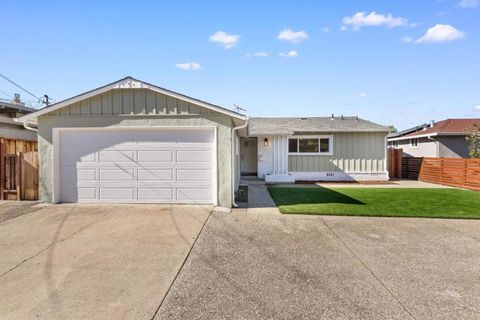 Photo of 31047 Brae Burn Avenue, Hayward, CA 94544 (MLS # ML82039153)
